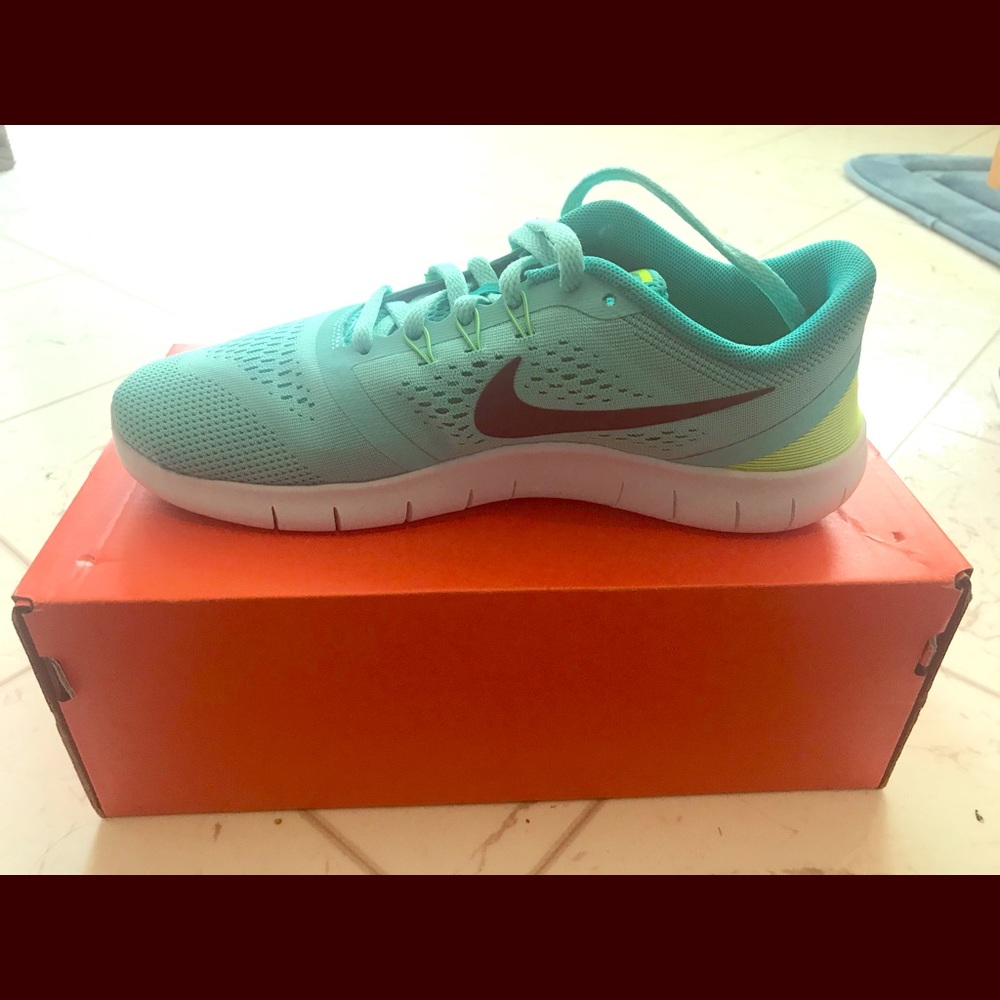 NEW Nike Free Shoes